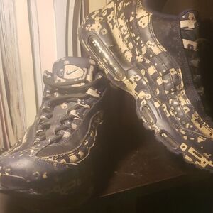 Nike Black and Beige Patterned Air Max Sneakers